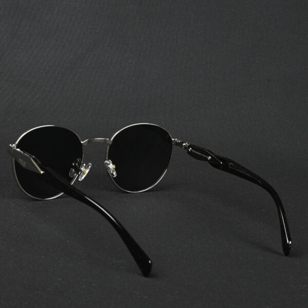 silver (21) IRAYZ Round Metal Sunglasses – Silver Black